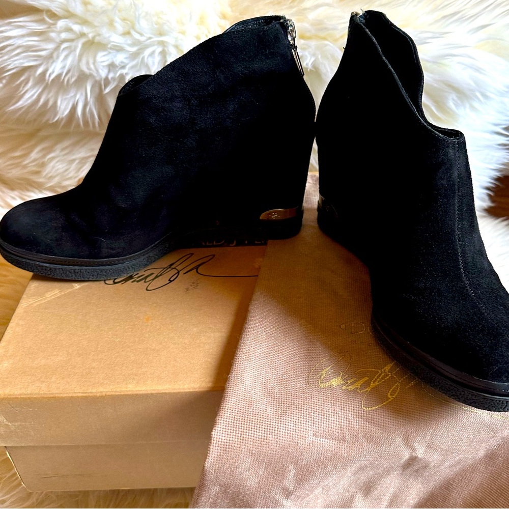 Donald J Pliner, Dafne Black suede size 8